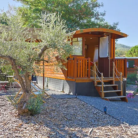 Camping Roulotte Au Coeur Des Vignes,