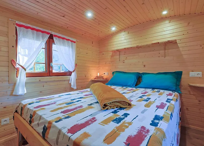 Camping Roulotte Au Coeur Des Vignes, *