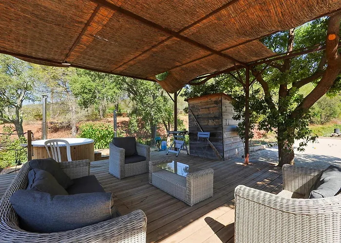 Camping Roulotte Au Coeur Des Vignes,